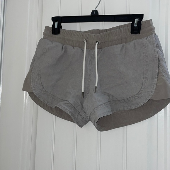 Gorgeous Athleta size 0 women's shorts. - Picture 1 of 6